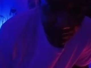 HugeCock Ent live cam preview