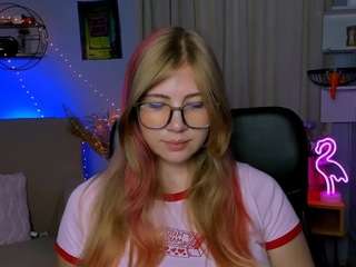alison-lay live cam preview