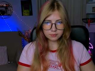 alison-lay live cam preview