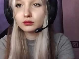 LouanneDucking live cam preview