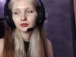 LouanneDucking live cam preview