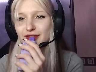 LouanneDucking live cam preview