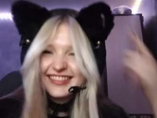 LouanneDucking live cam preview
