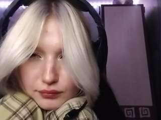 LouanneDucking live cam preview