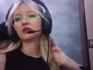 LouanneDucking live cam preview