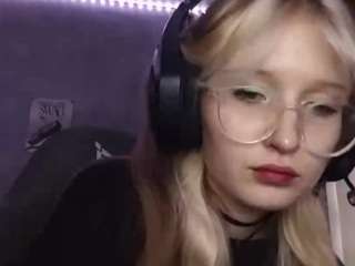 LouanneDucking live cam preview