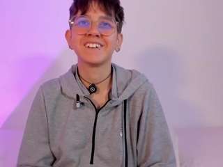 samy-99, female webcam model,  years old, on live webcam
