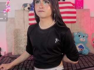 Emilyhall19 live cam preview
