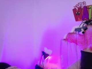 emilyhall19's live room