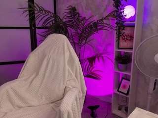 crimsona-domm Live Webcam on CamSoda