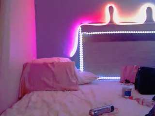 liveanddirectxoxo webcam