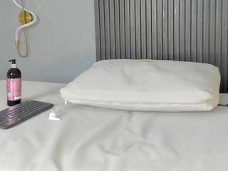 Leyla-Finch live cam preview