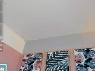 Sidneeylovee's live stream