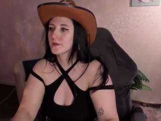 lucyy-haall's live room