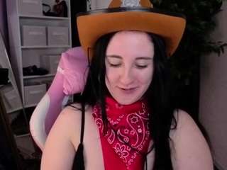 lucyy-haall