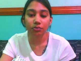 le modèle prettysmileaaliyah est en webcam porno dans un show sur le site camsoda, il possède les tags suivants: anal,anal toys,ass bouncing,ass clapping,blowjob,doggy style,fingering,full nudity,no drinking,teen 18,young adult,hd