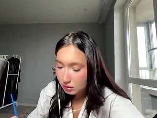 Skyelondagin's cam show statistics and live stream