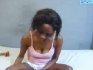 brunettenaomie