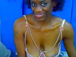 brunettenaomie live cam preview