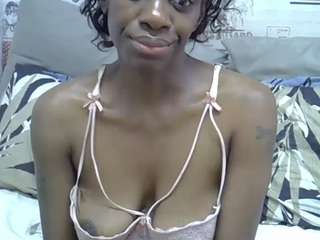 brunettenaomie live cam preview