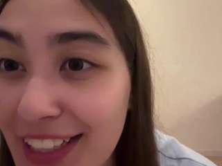 Lily live cam preview