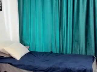 EarthaSnoozy live cam preview