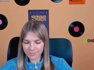 kristy-moon live cam preview