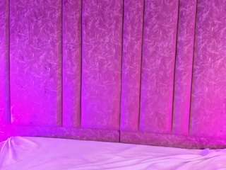 PeachMonroe live cam preview