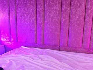 PeachMonroe live cam preview