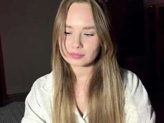 Maelle live cam preview