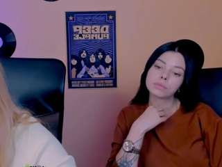 laura-dark1 live cam preview