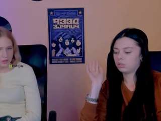laura-dark1 live cam preview