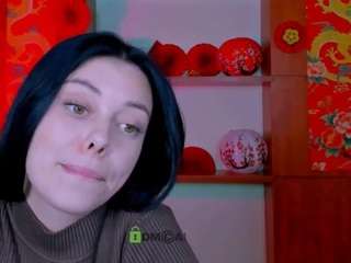 laura-dark1