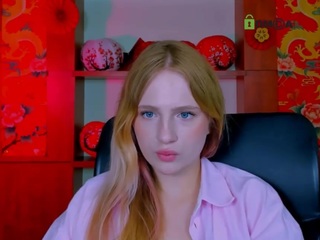 laura-dark1