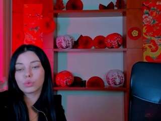 laura-dark1