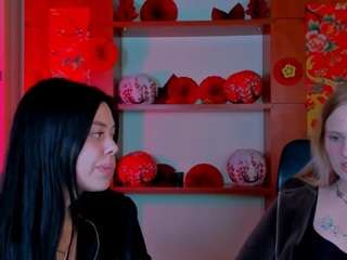 laura-dark1 live cam preview