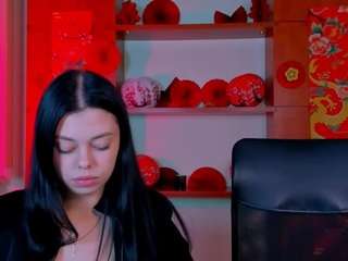 laura-dark1