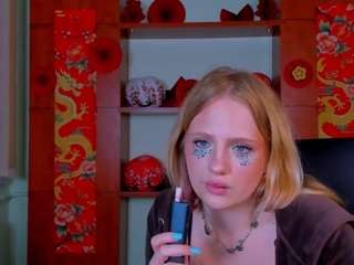 laura-dark1