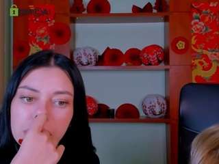 laura-dark1 live cam preview