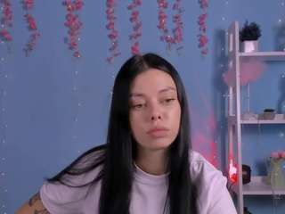 laura-dark1