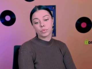 laura-dark1