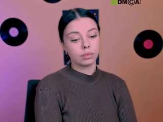 laura-dark1