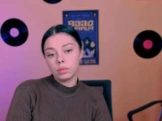 laura-dark1