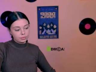 laura-dark1
