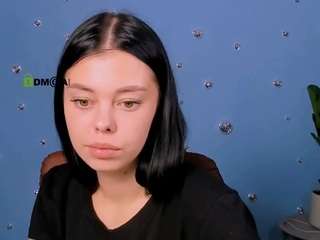 laura-dark1