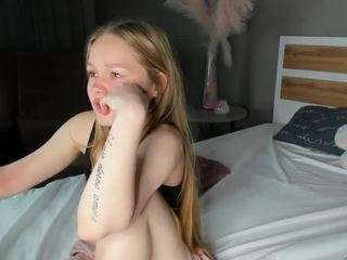 mellisaveil webcam