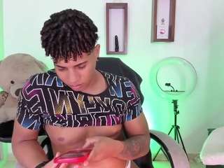 yoxibigcock live cam