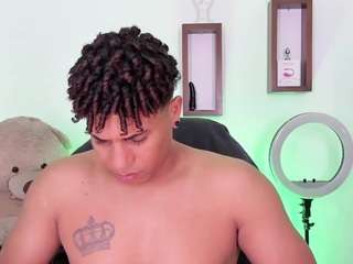 yoxibigcock live cam preview