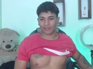 yoxibigcock live cam preview