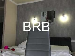 MidnightYumee live cam preview